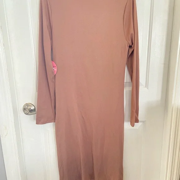 Heart & Hips Maternity Dress - Picture 12 of 14